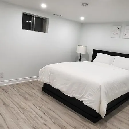 Queen Bedroom With Private Washroom Near 401, 404, Dvp, Markham, North York, Free Parking